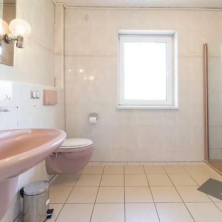 120M2 Monteurswohnung Fuer 8 Personen Mit 2 Schlafzimmer Und 1 Wohnschlafzimmer