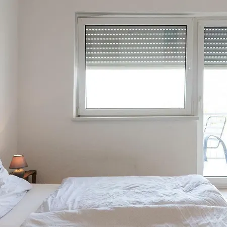 Apartment 120M2 Monteurswohnung Fuer 8 Personen Mit 2 Schlafzimmer Und 1 Wohnschlafzimmer Woerrstadt