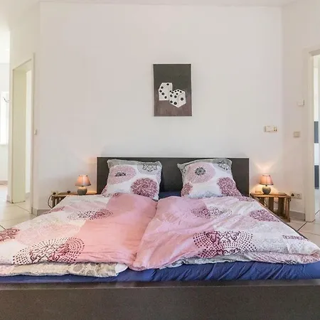 120M2 Monteurswohnung Fuer 8 Personen Mit 2 Schlafzimmer Und 1 Wohnschlafzimmer Apartment